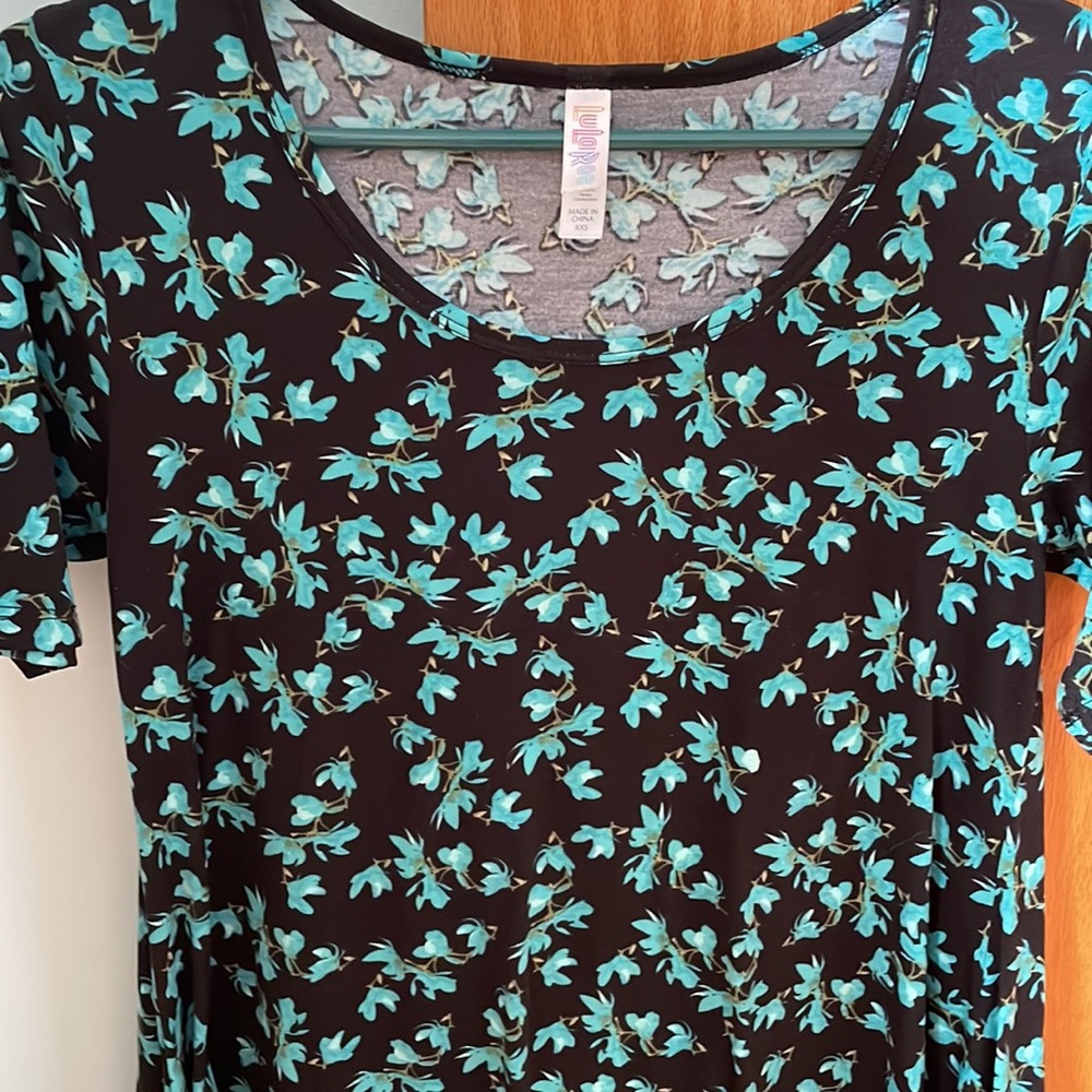 LulaRoe t shirt- women XXS black & blue flower pattern! gorgeous & barely worn!